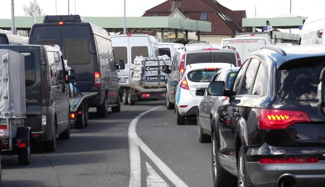 Tavalyhoz képest megkétszereződött a határforgalom az elmúlt hétvégén